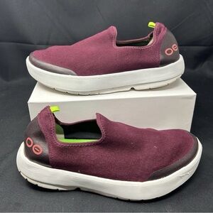 OOFOS Maroon Slip-On Shoes OOMG EEZEE Loafers Size 11 Women’s Recovery